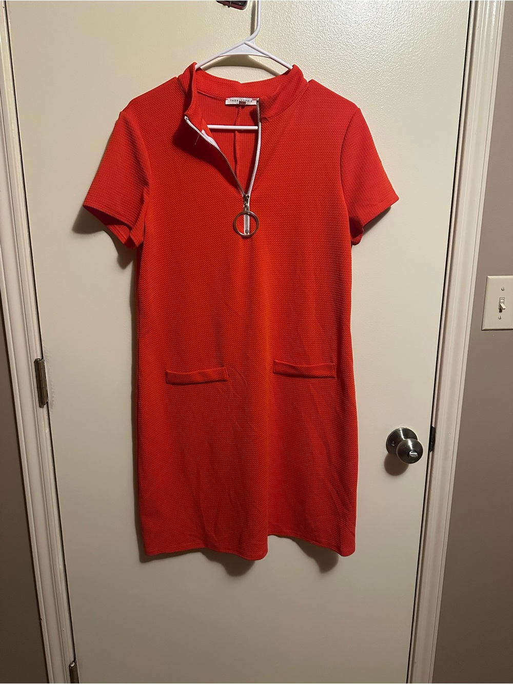 Kohl's Red Short-Sleeve Zip Mini Dress with Ring Pull